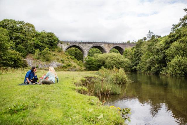 Hassop Station Apartment On The Monsal Trail Bakewell Exteriör bild